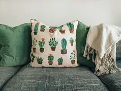 Sofa do kuchni – funkcjonalne i estetyczne rozwiązania do małych wnętrz