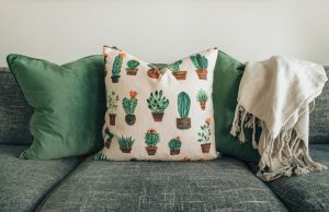 Sofa do kuchni – funkcjonalne i estetyczne rozwiązania do małych wnętrz